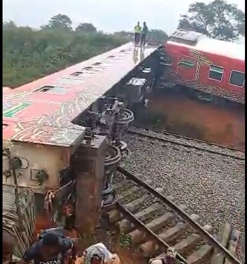 Passengers flee for safety as Abuja-Kaduna train derails - Vanguard News